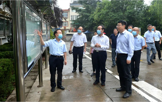 西安市副市长贠笑冬一行深入qwdb鉴黑担保网临潼社区考察调研